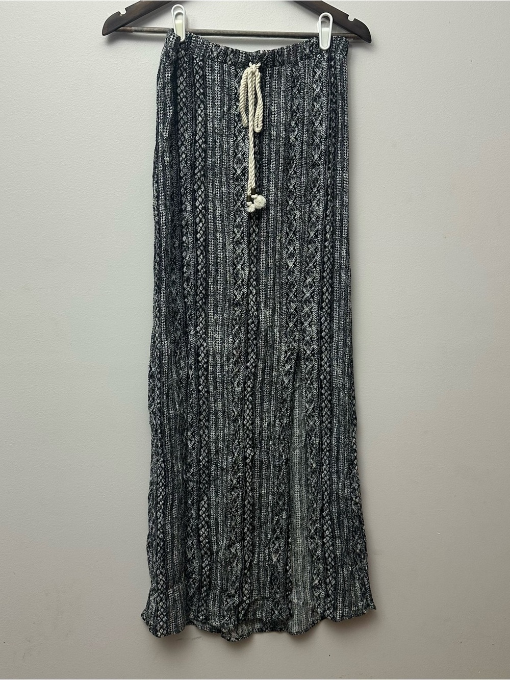 Mossimo Supply Co Womens Medium Black White boho Print Drawstring Maxi Skirt